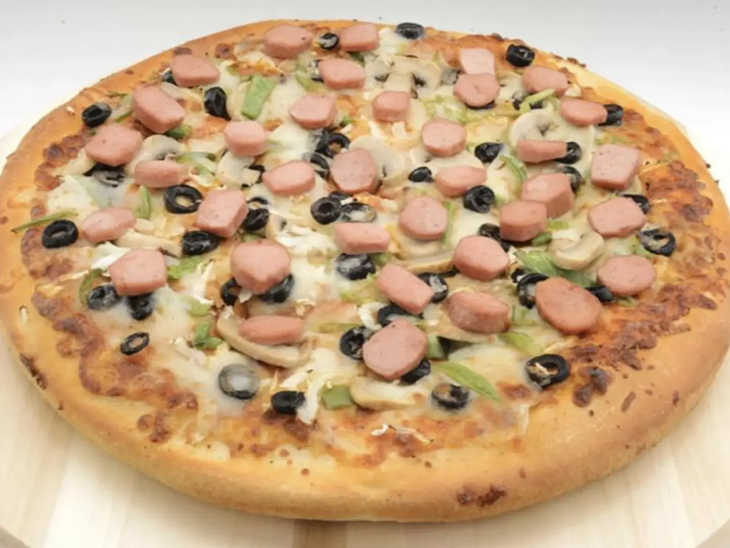 Medium Sausage Pizza With Vegetables
