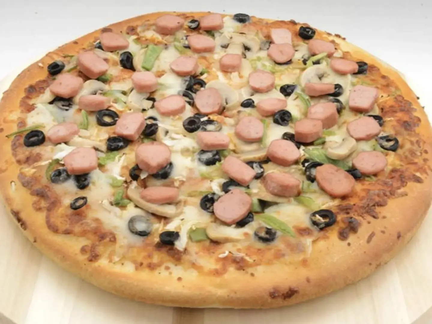Large Sausage Pizza With Vegetables