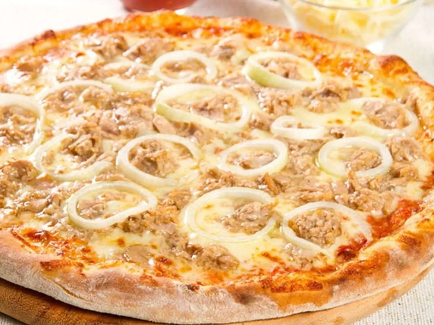 Medium Tuna Pizza