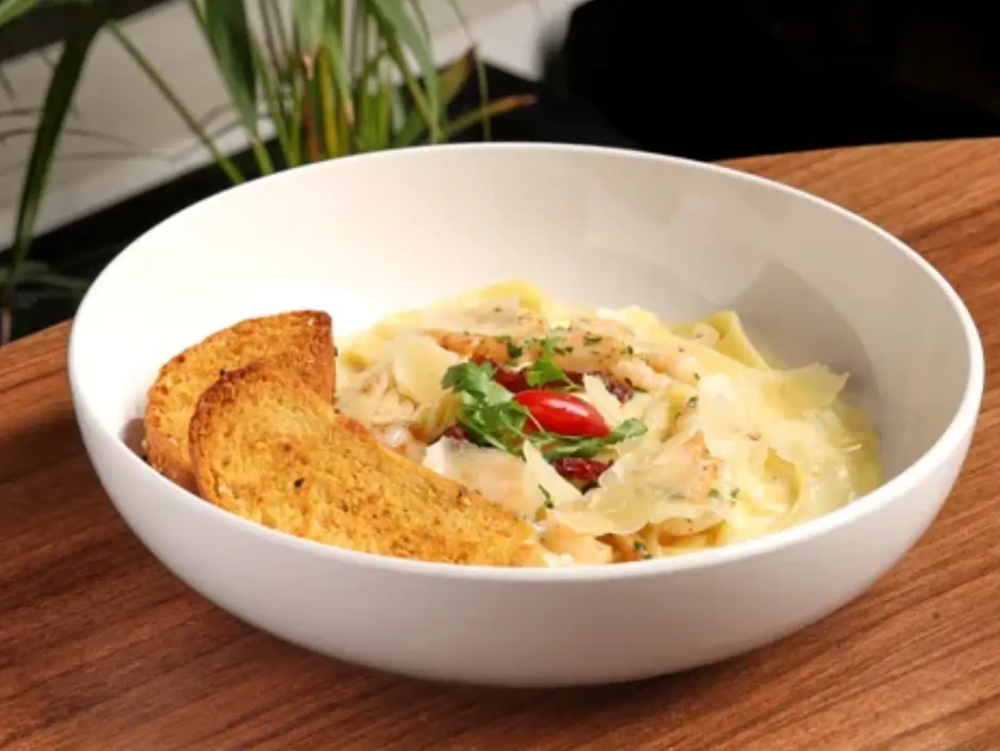 Truffle Cream Shrimp Mozzarella Pasta