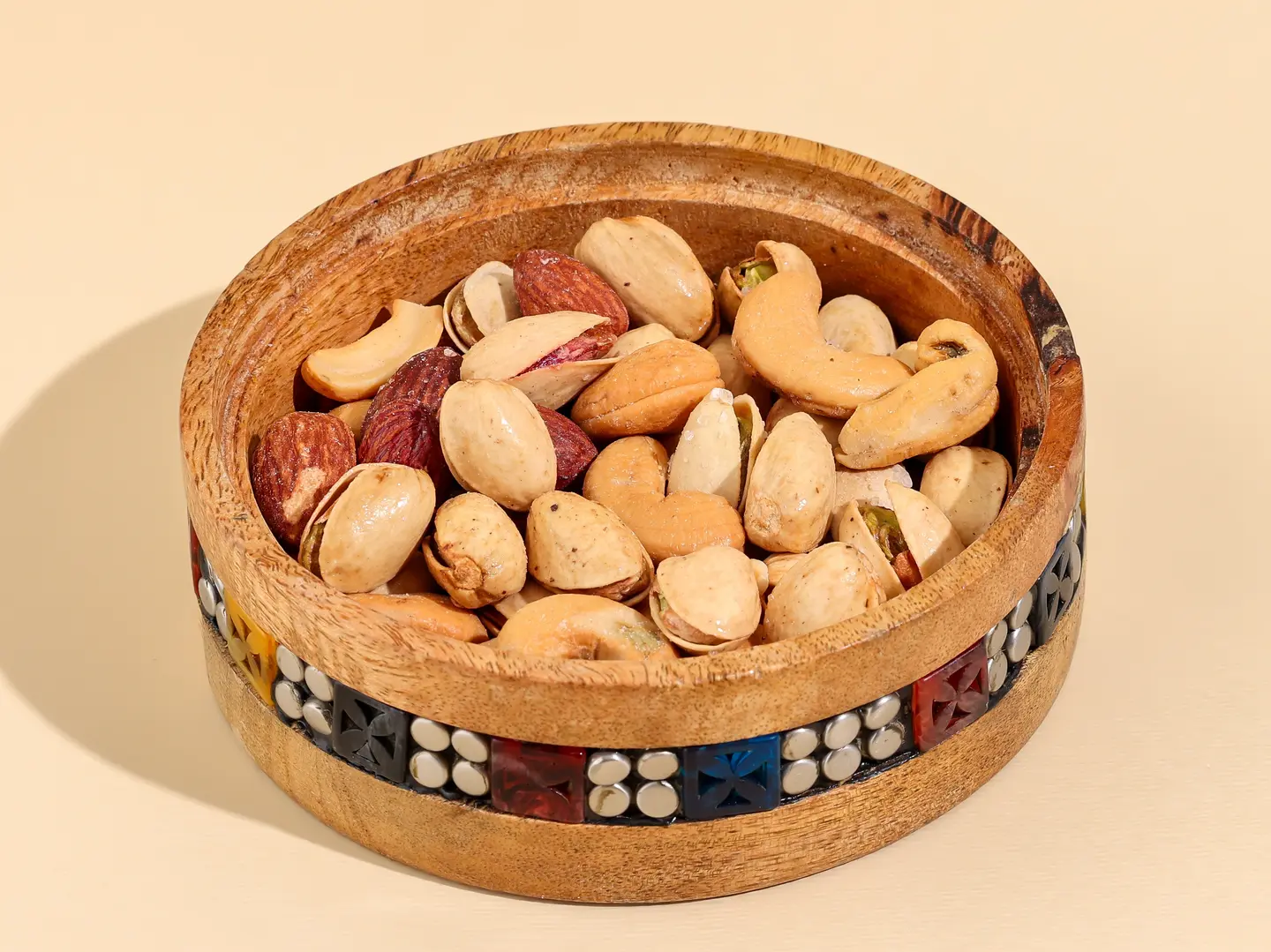 مكسرات مشكلة