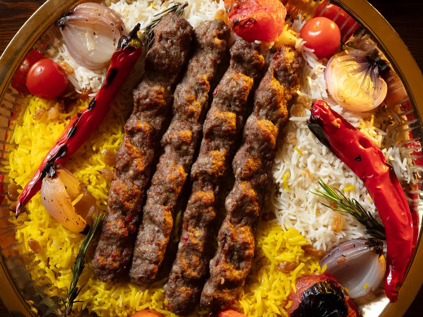 كباب مشوي مع الارز المشكل