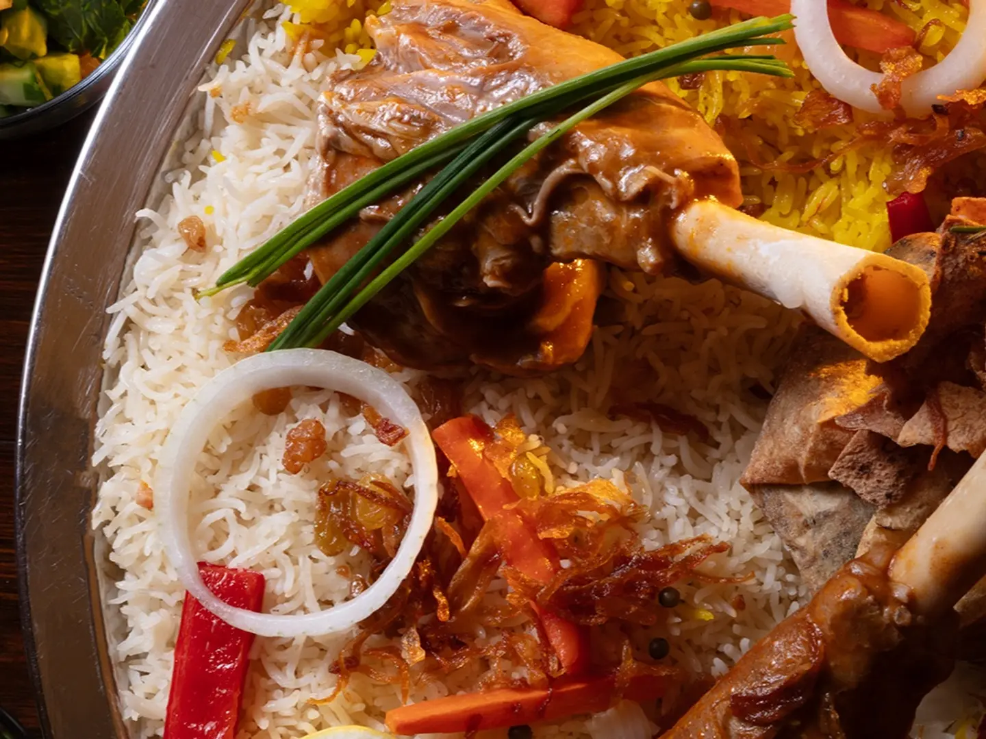 موزة لحم مع ارز ابيض بشاور