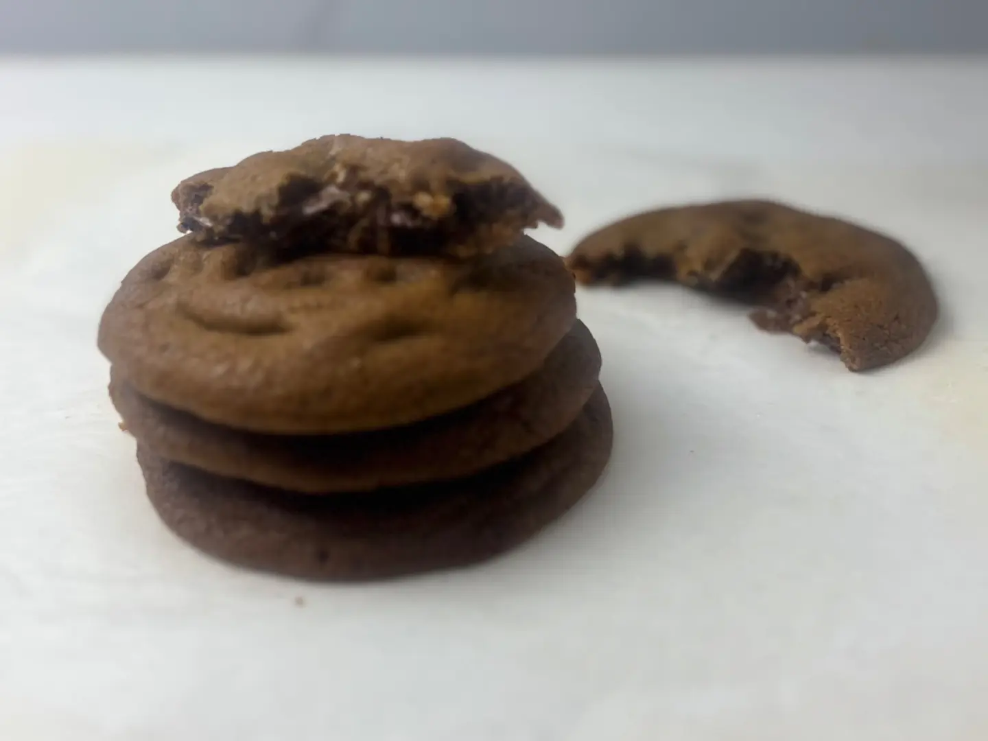 كوكيز بقلب شوكولاتة ( زبدة محمّره)