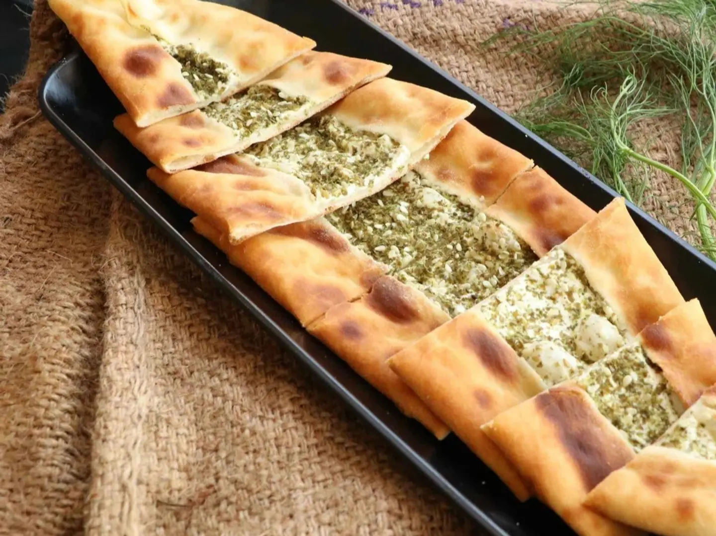 فطيرة لبنة زعتر