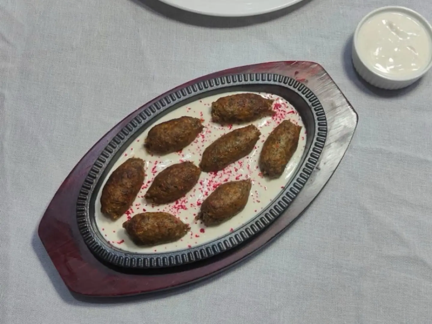 كباب لحم بصوص الطحينة