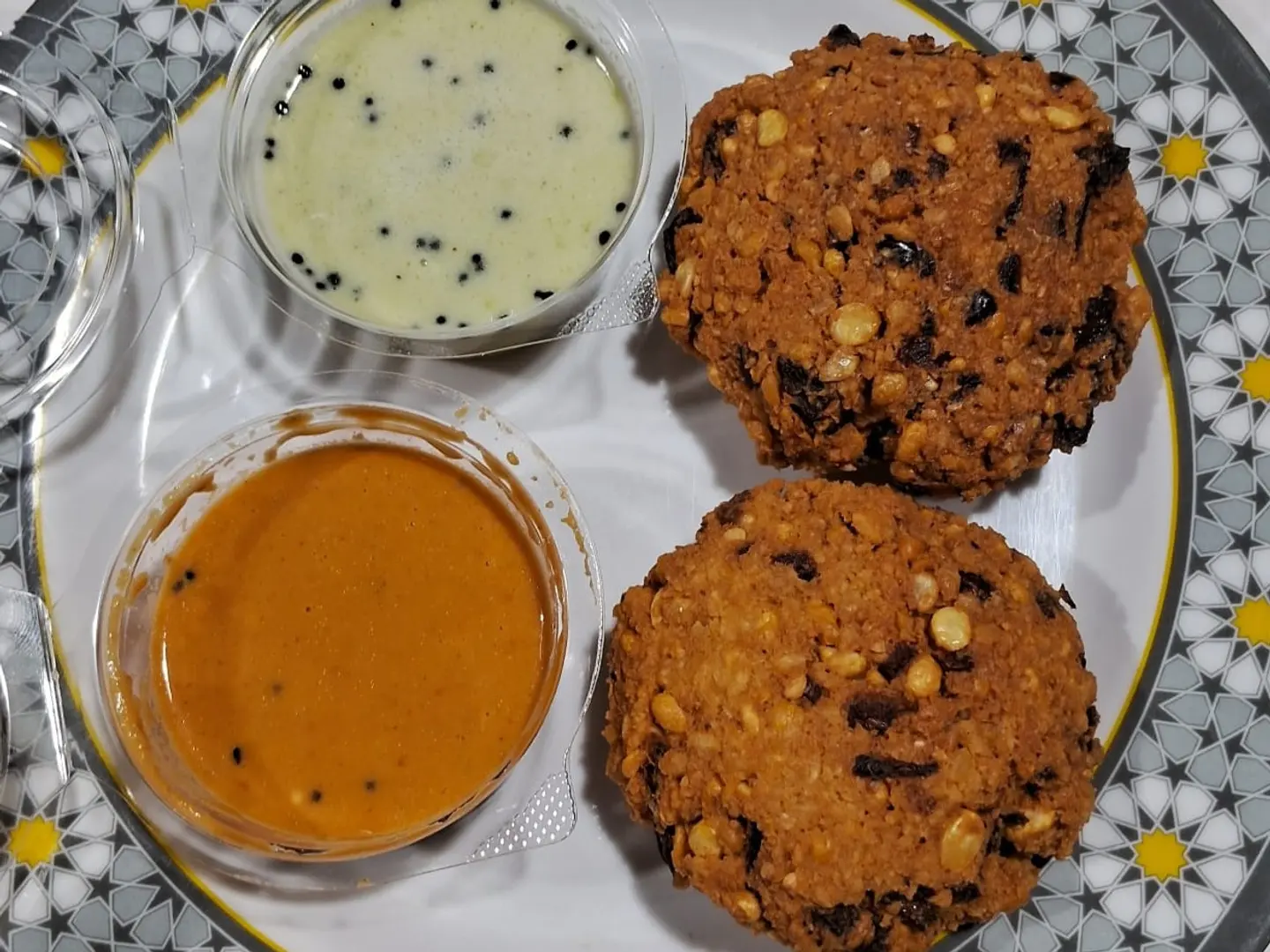 Paruppu Vadai 2pc Set With Chutney And Sambar