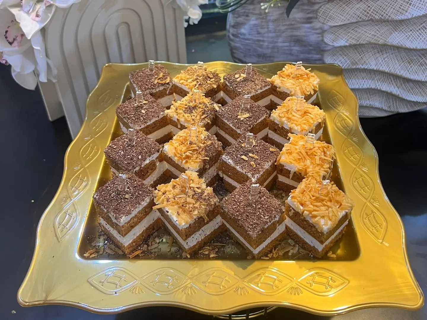 قطع كيك جوز هند