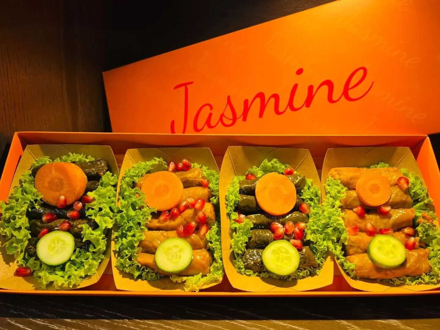 بوكس وسط ورق عنب و ملفوف