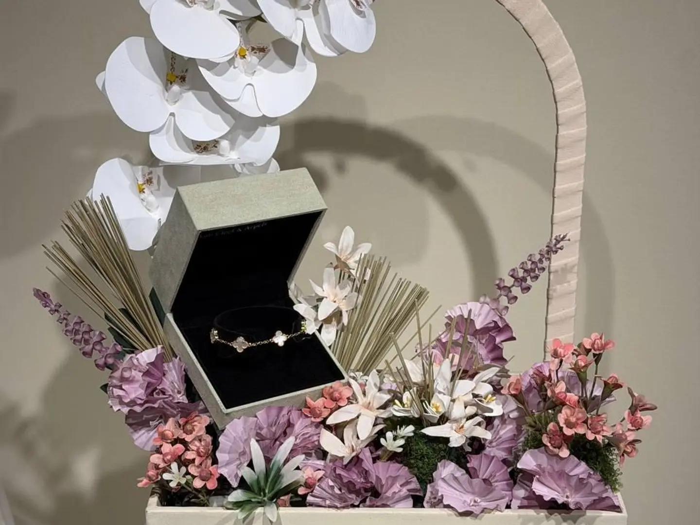 سلة الحب مع سلسال فان كليف