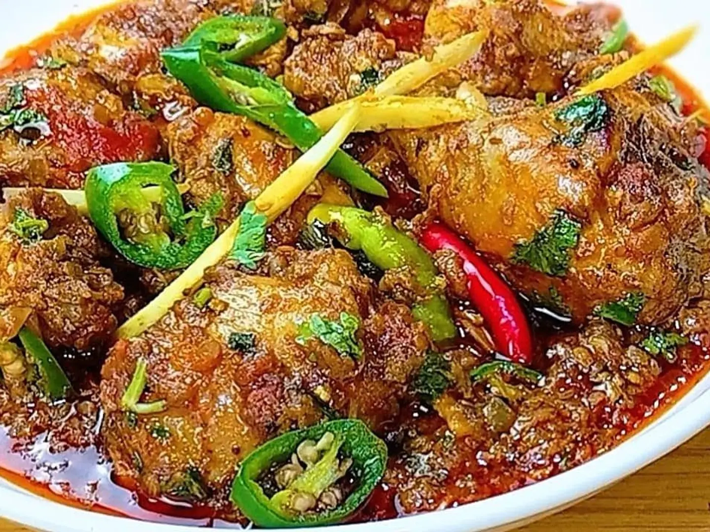 دجاج كاداي ماسالا سميكة مع قليل من البهارات