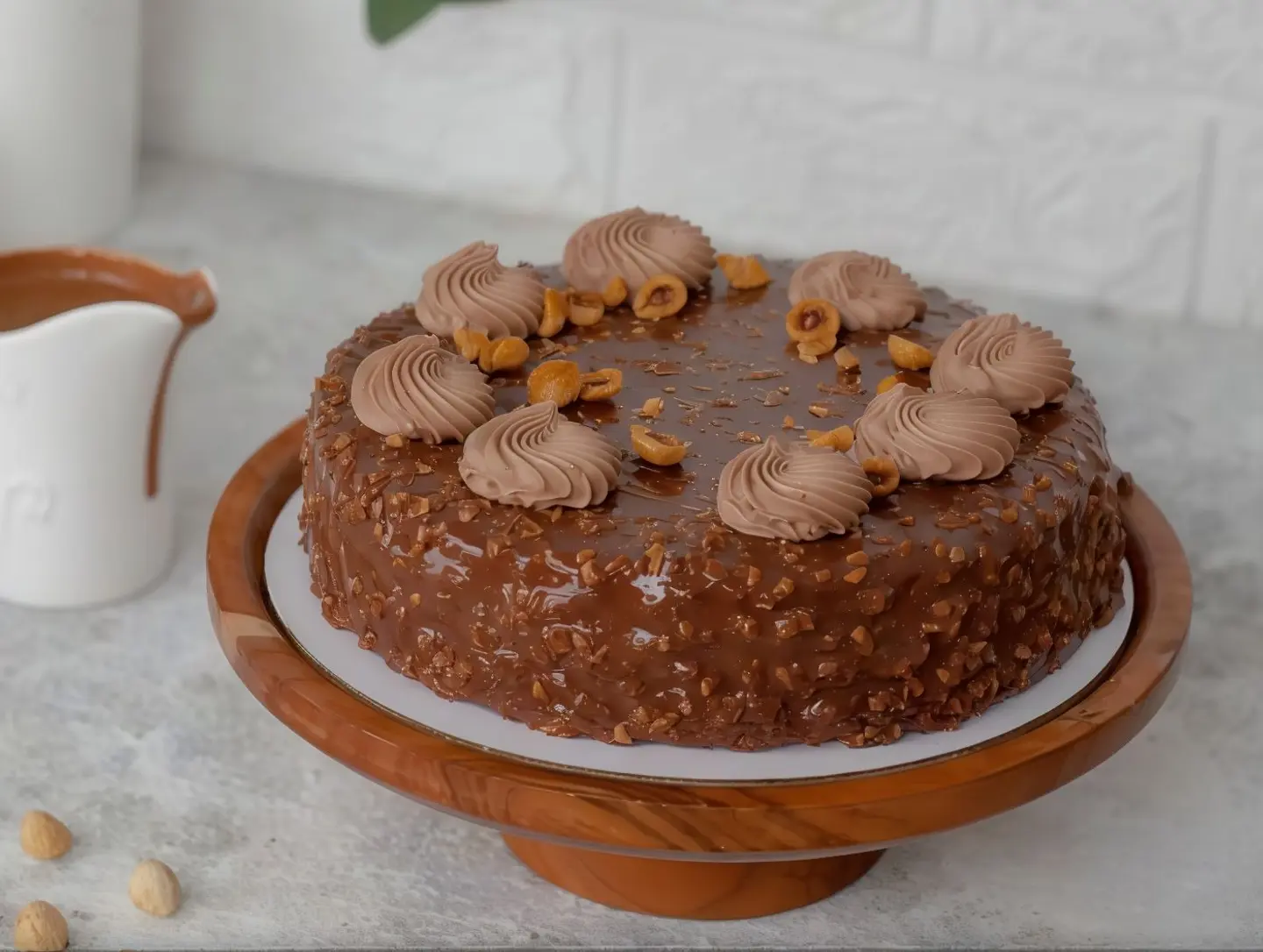 كيكة الروشية الفاخره مع قطع الشكولاته - 12 قطعة