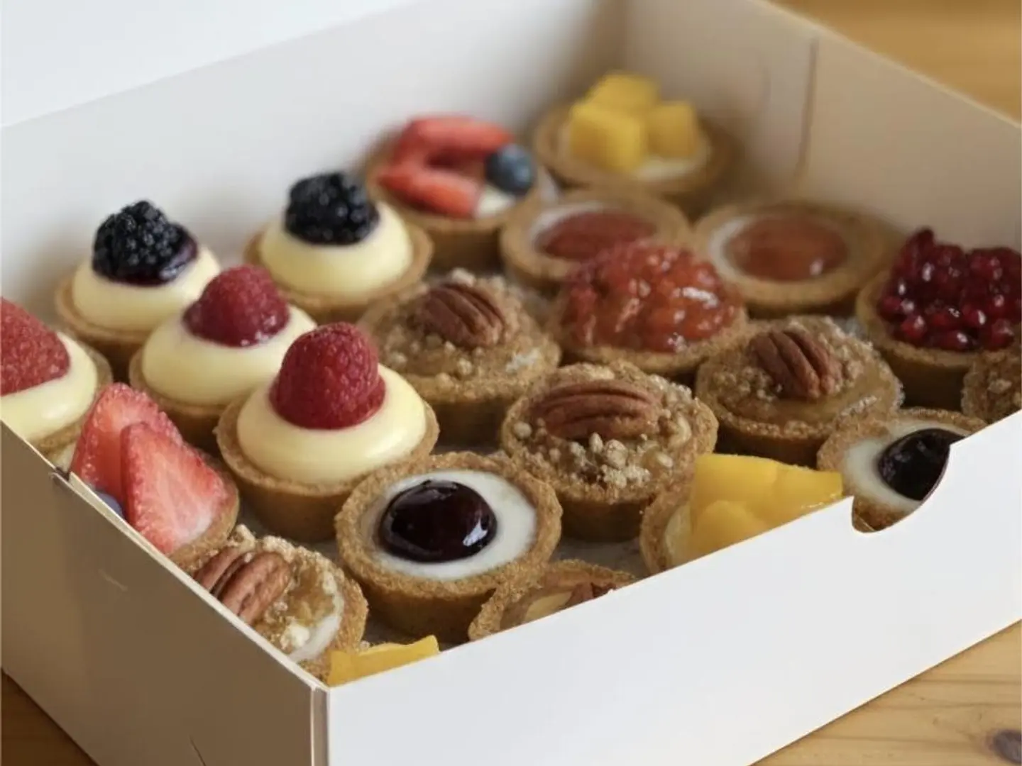 بوكس ميني تارت فواكة متنوع النكهات - 6 قطع