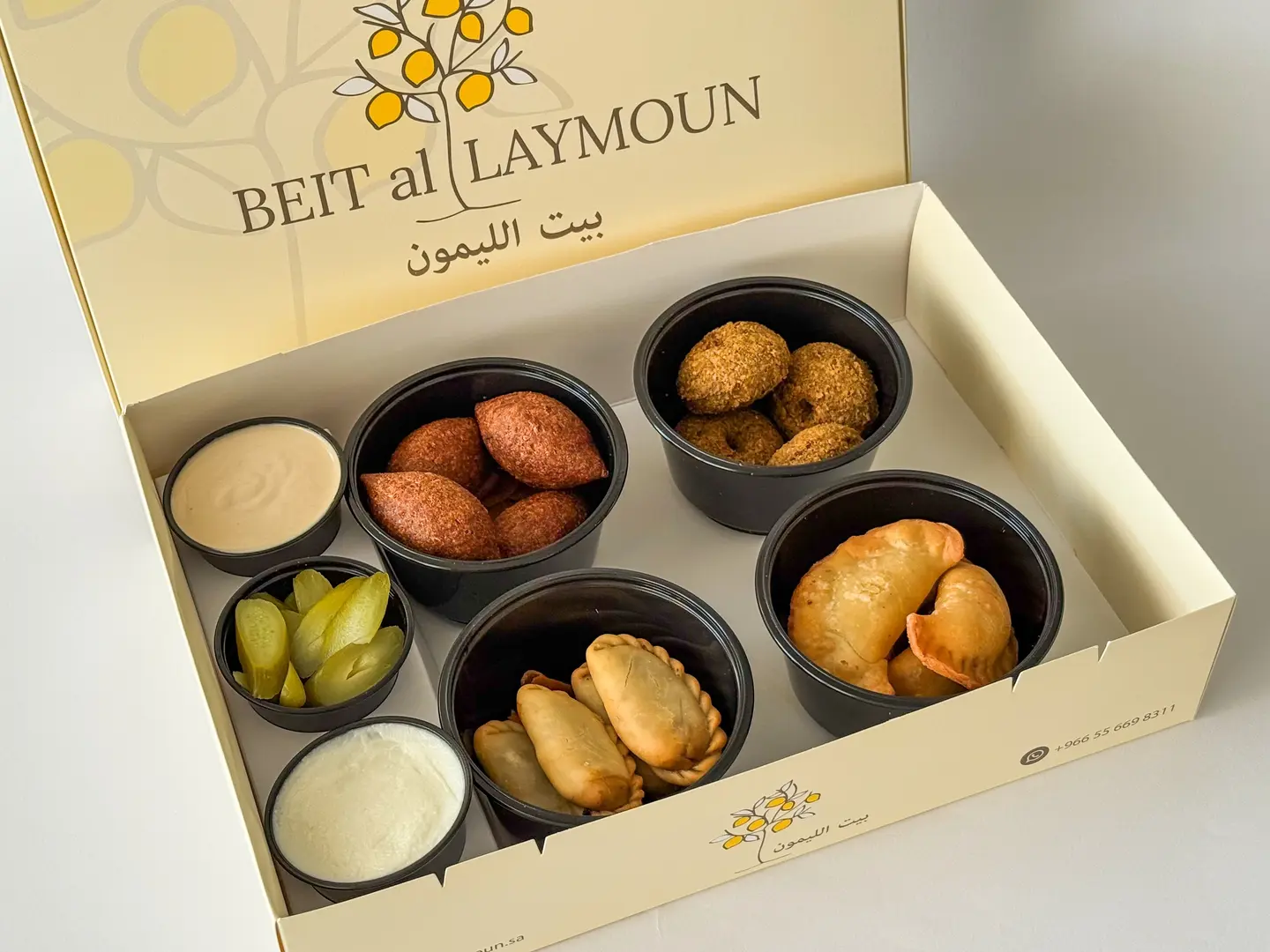 بوكس معجنات مشكلة (16 قطعة)