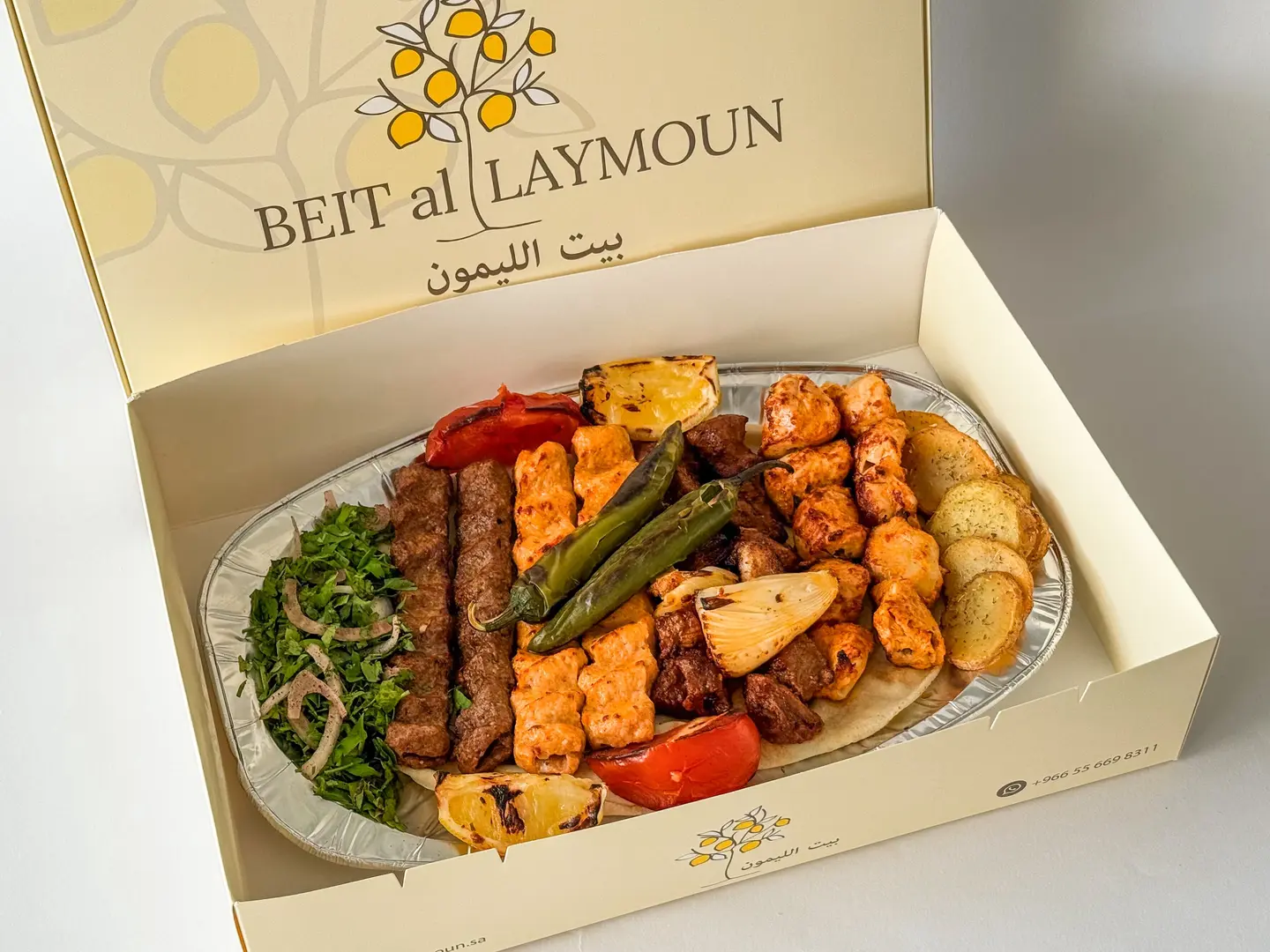 علبة دجاج كباب مشوي