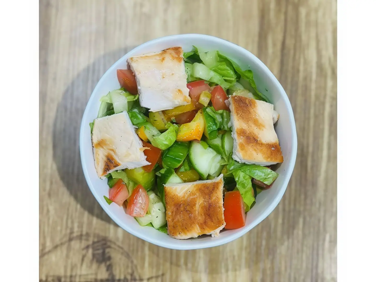 سلطة بالدجاج المشوي