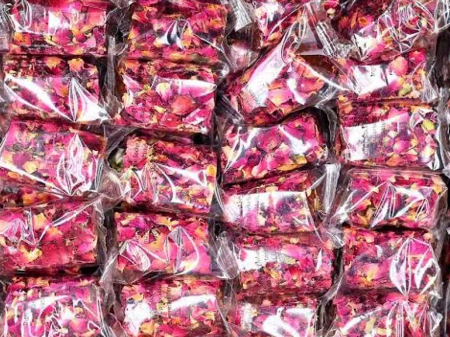 حلقوم ورد والفستق