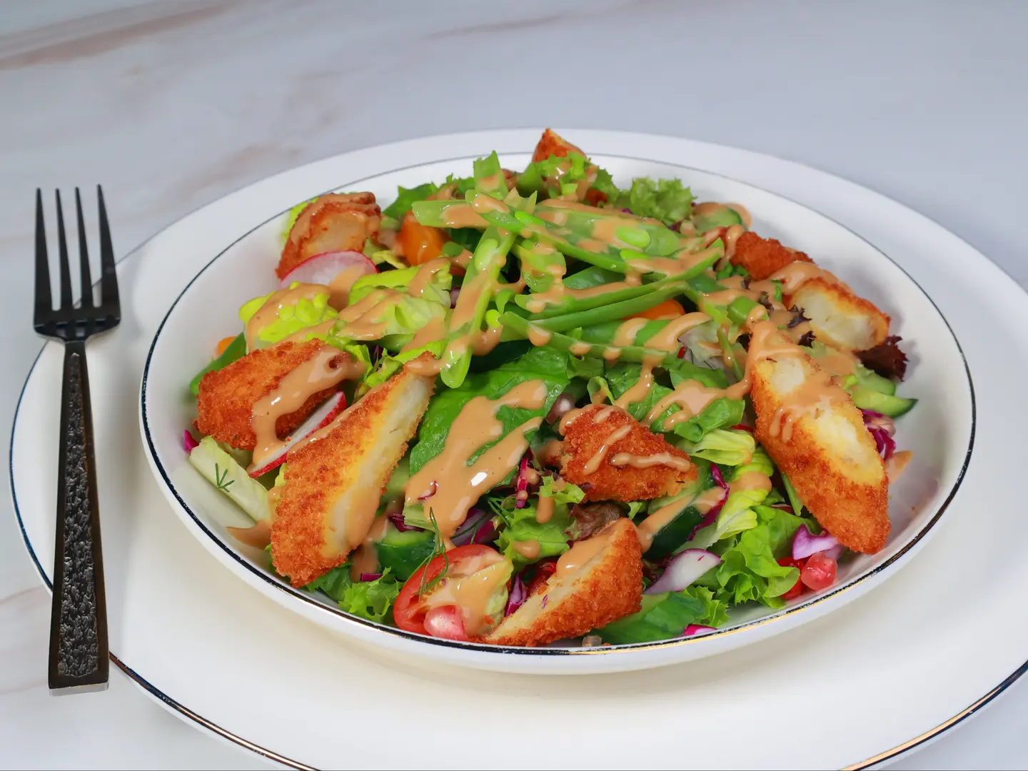 سلطة جبن حلوم مشوي