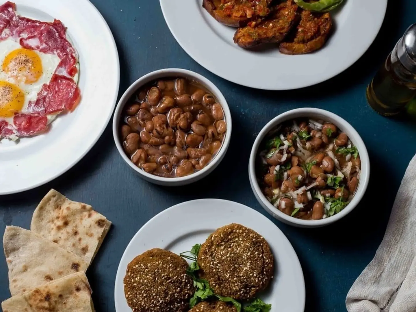 وجبة مشكلة لثلاث أشخاص