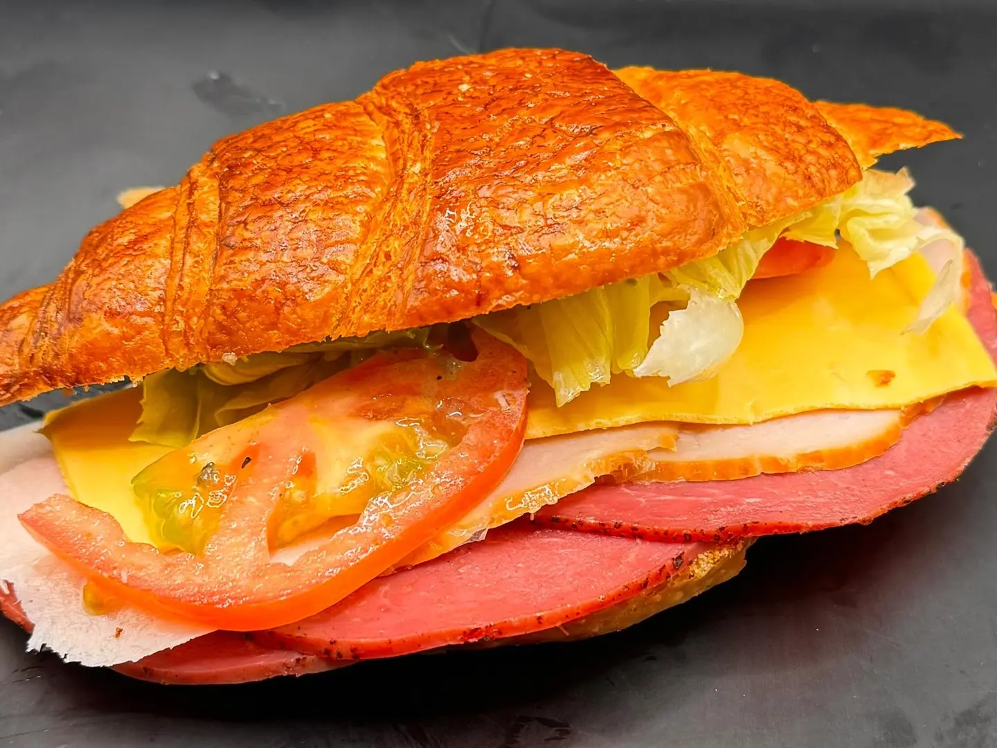 ميني كروسان أومليت وجبنه وتركي