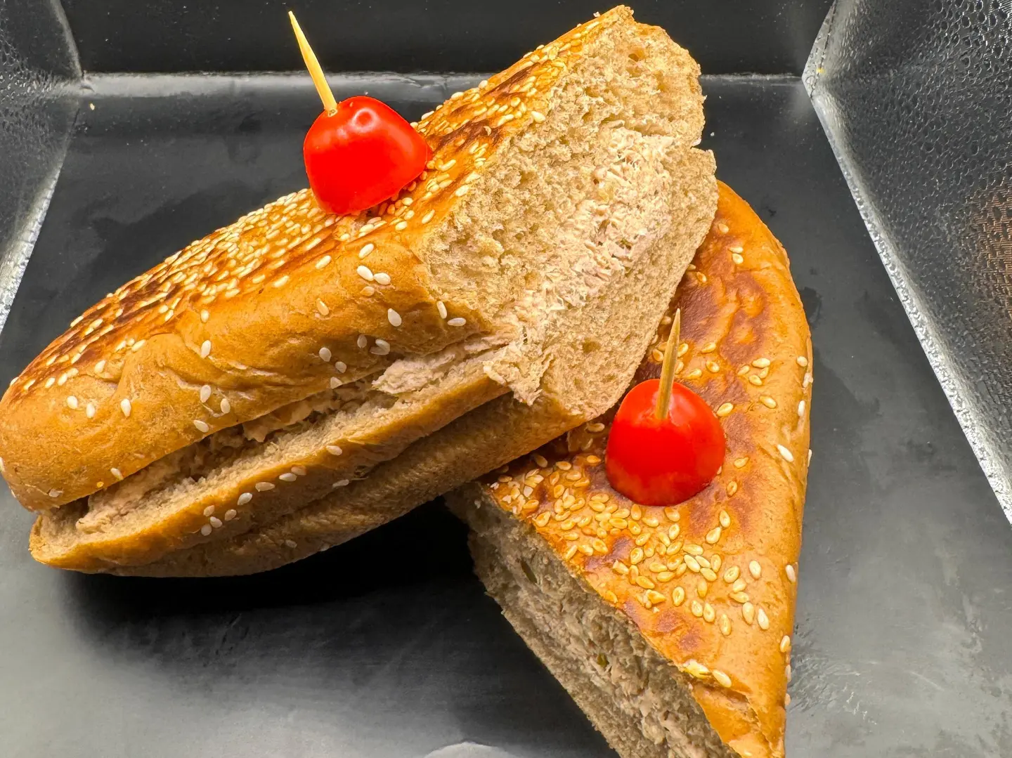 ساندويش تونة