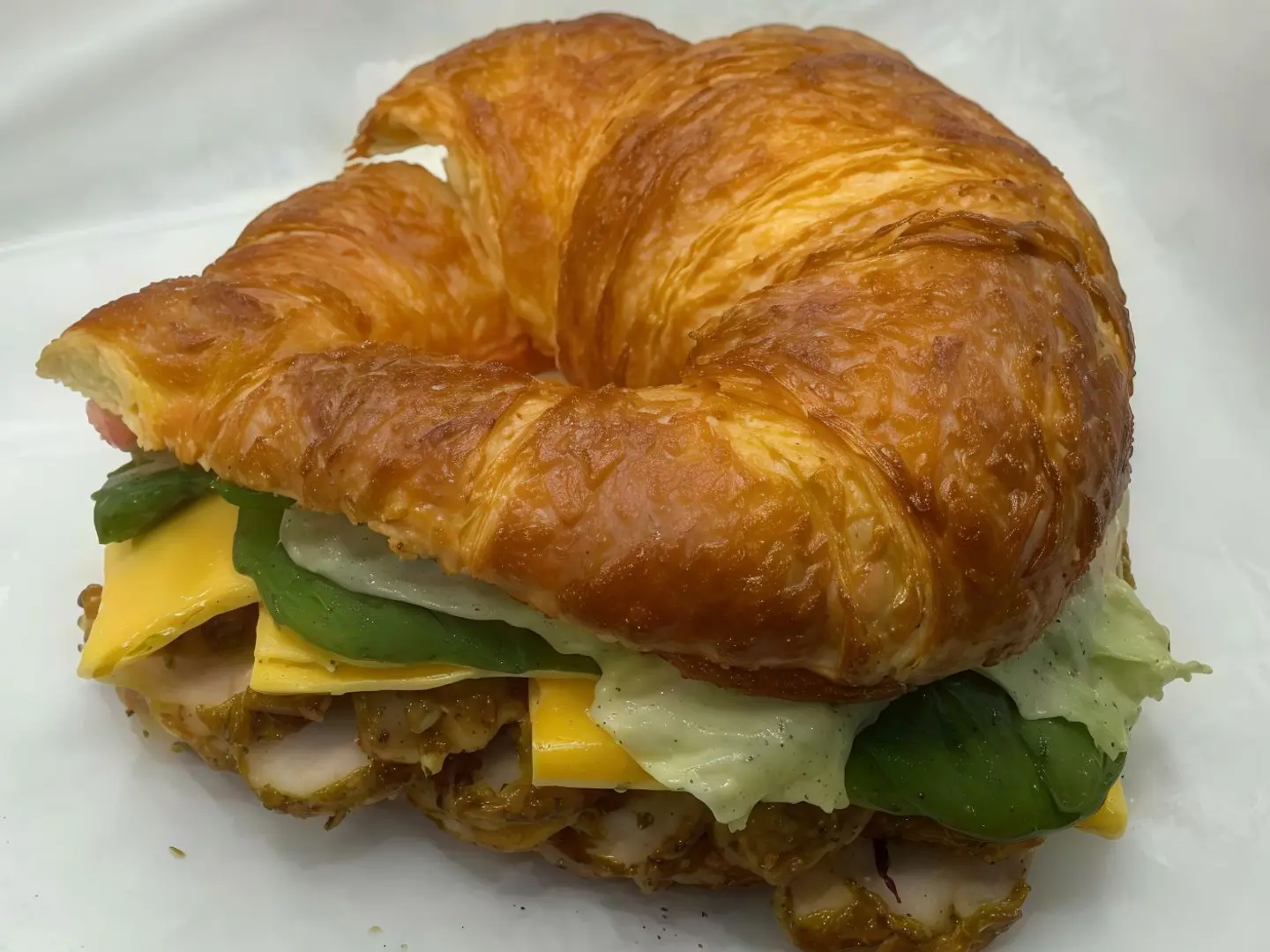 كروسان كبير دجاج بيستو