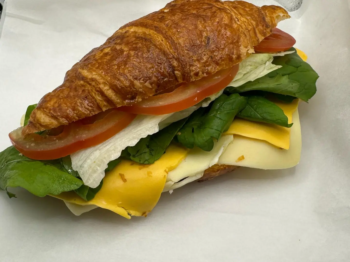 ميني كروسان أومليت و ثلاثه أجبان