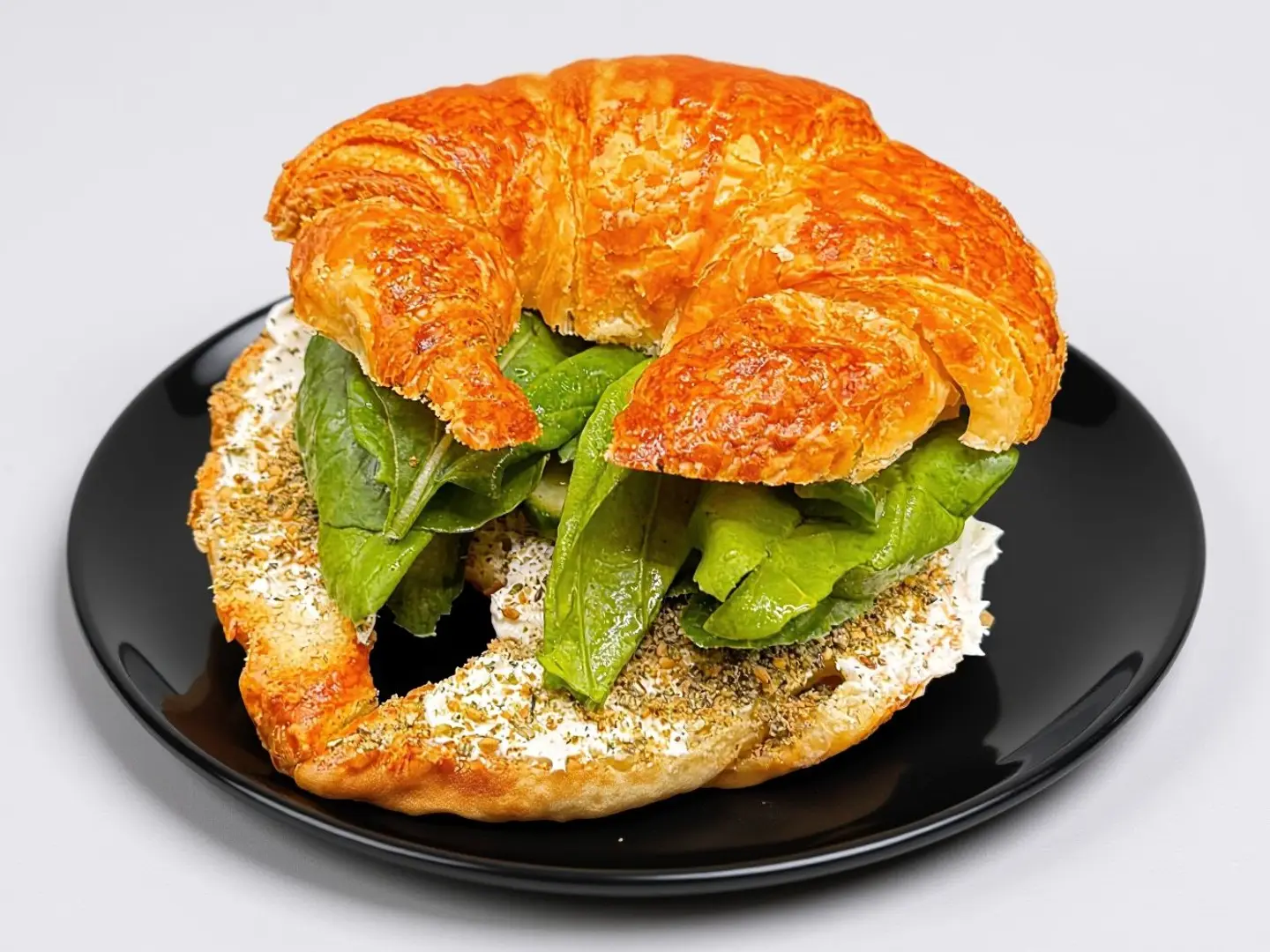 كروسان كبير لبنه وزعتر