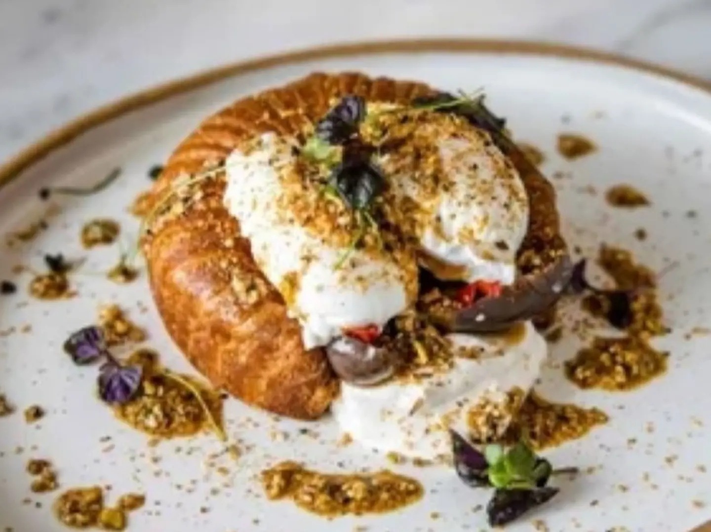 كرواسون بالدوكة والبيض