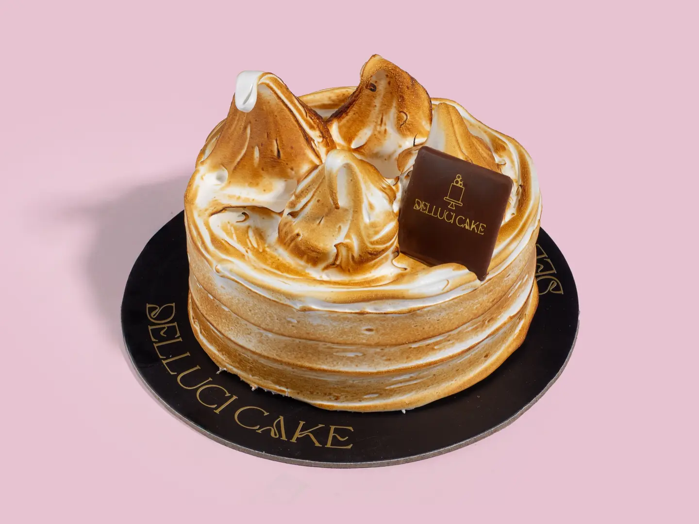 كيكة المارينغ بالفراولة