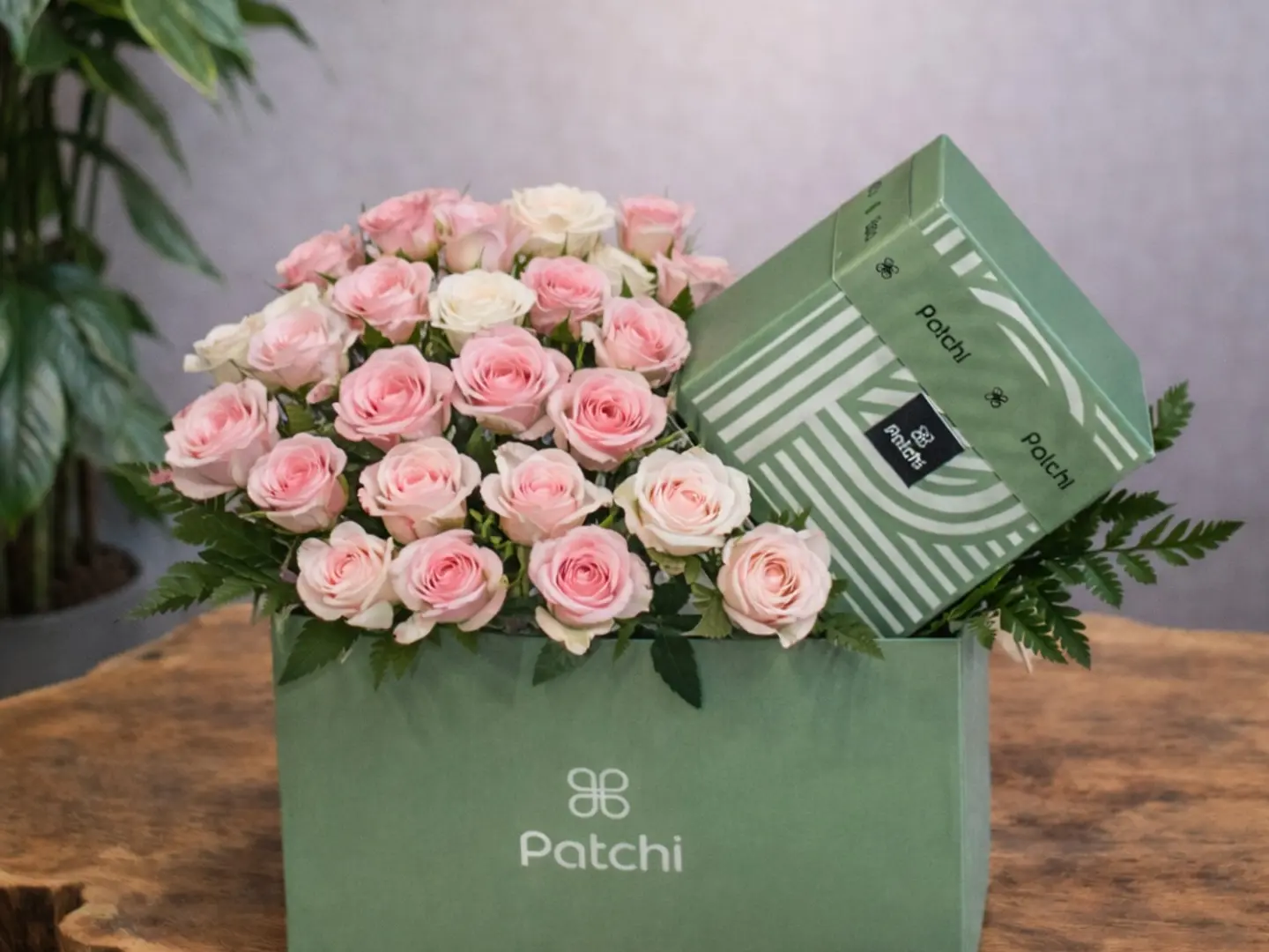 تنسيق جوري ابيض مع شوكلاته باتشي