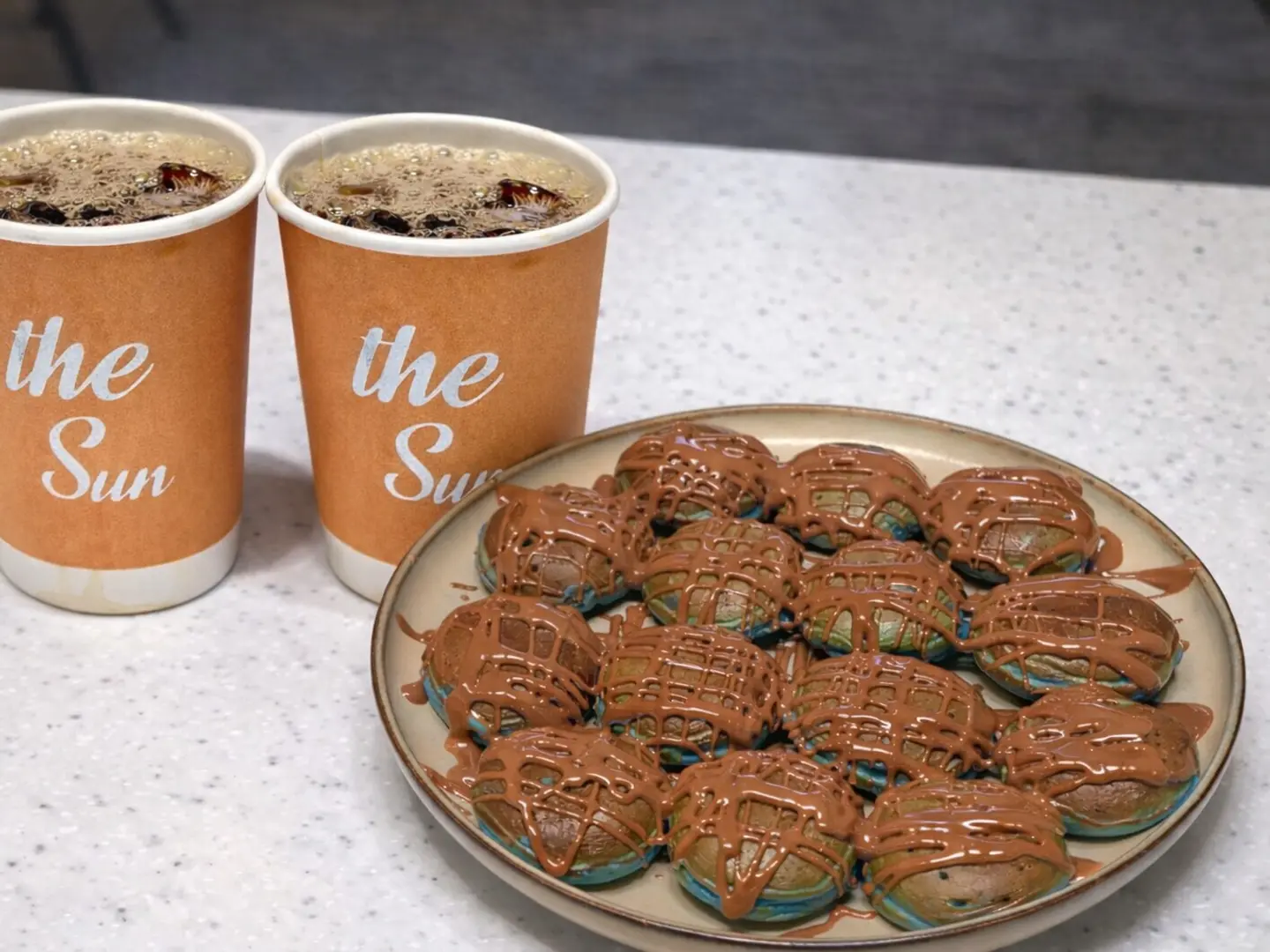 ميني بان كيك مع اثنين قهوة اليوم