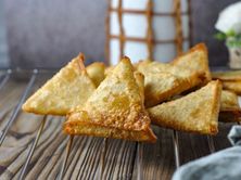 سمبوسة جبن صغيرة