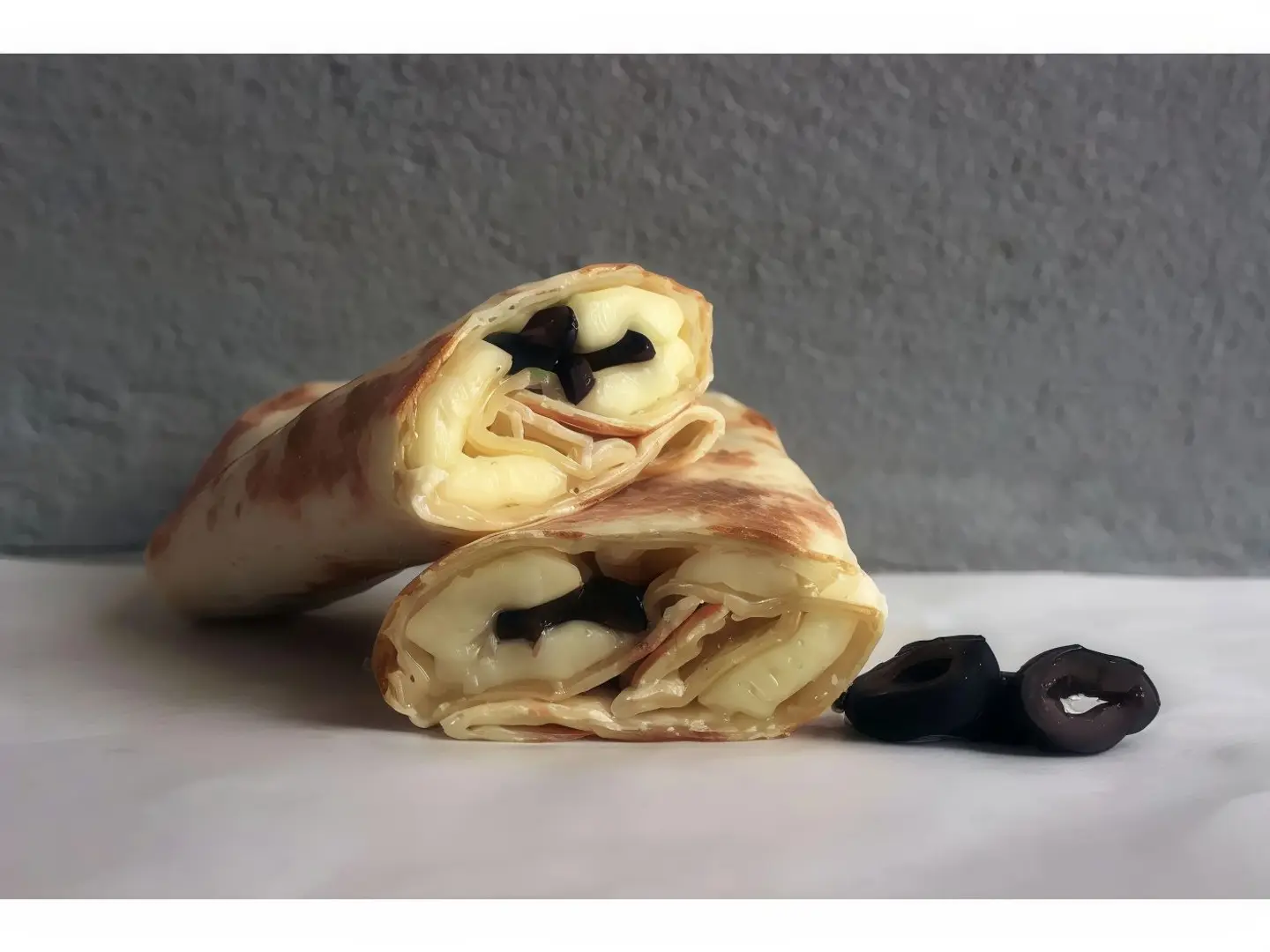 حلوم بالزيتون