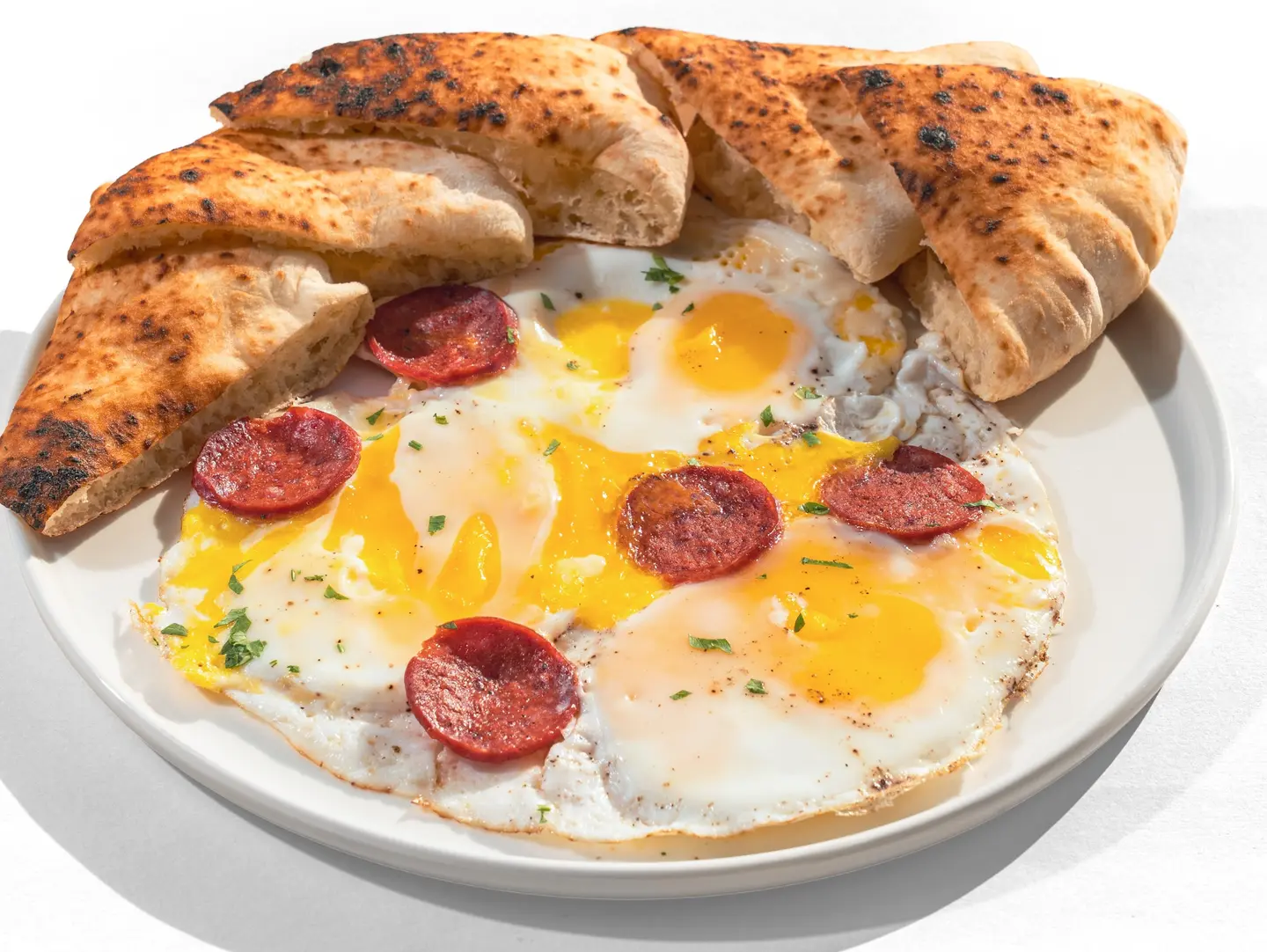 بيض مع السجق