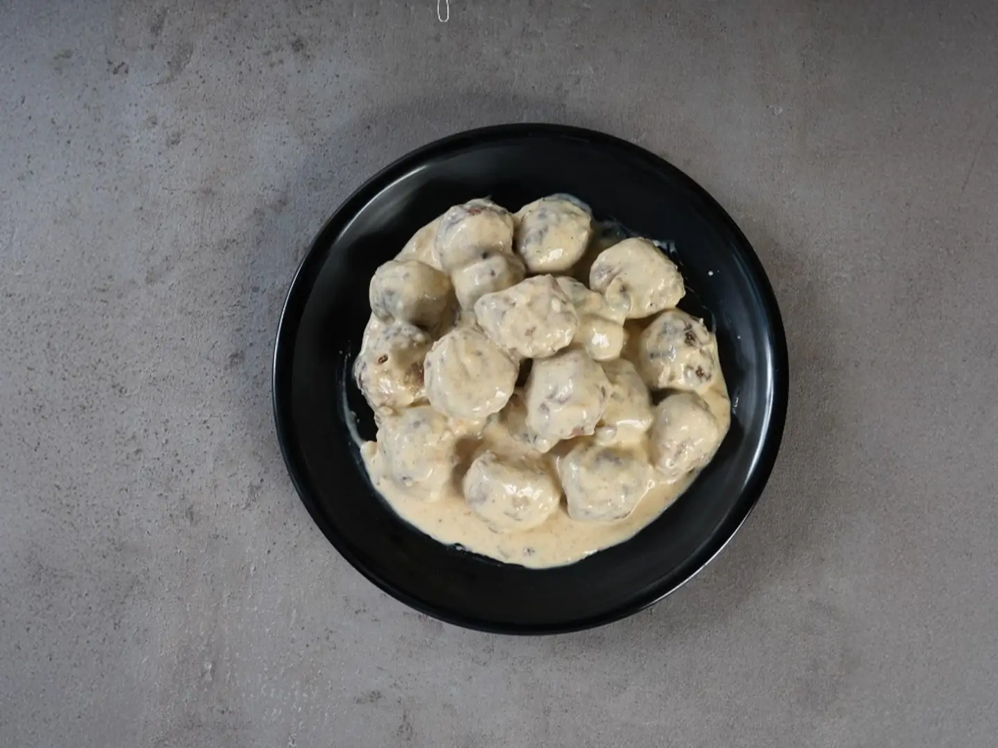 Camel Meatballs With White Sauce