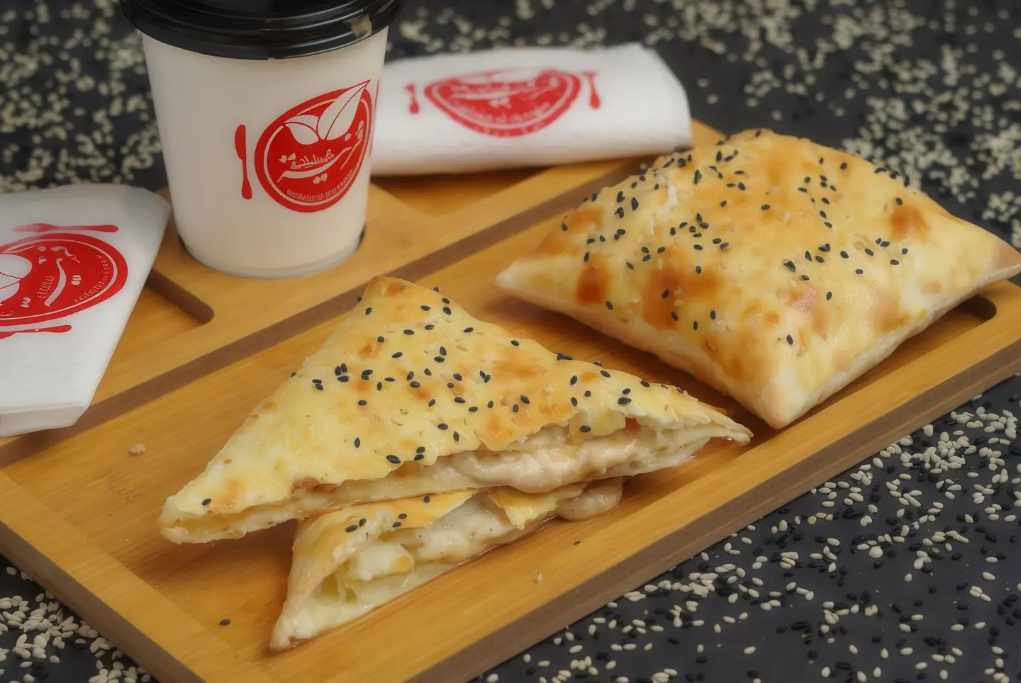 فطيرة جبن وطحينية