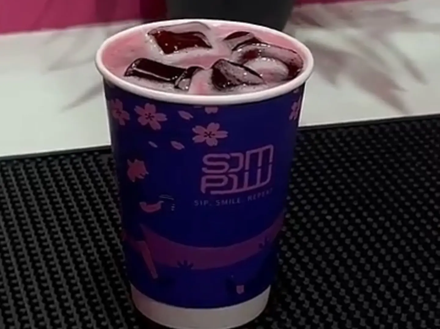 كركدية مع نكهة توت مثلج