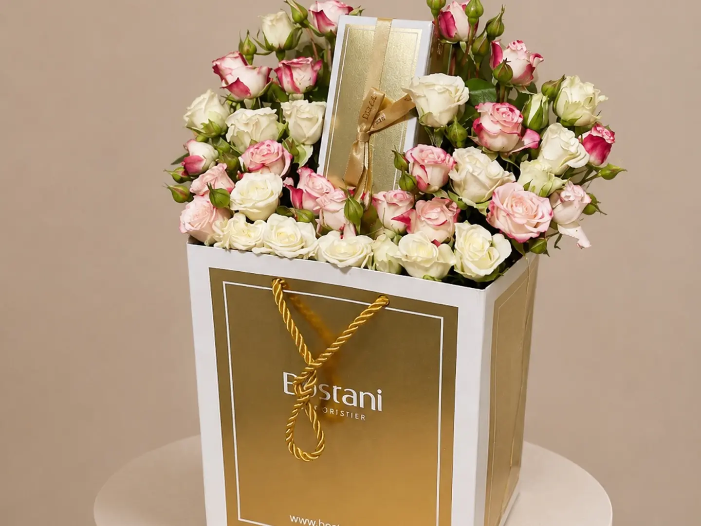 فازه ورد طبيعي مع شوكلاته بستاني