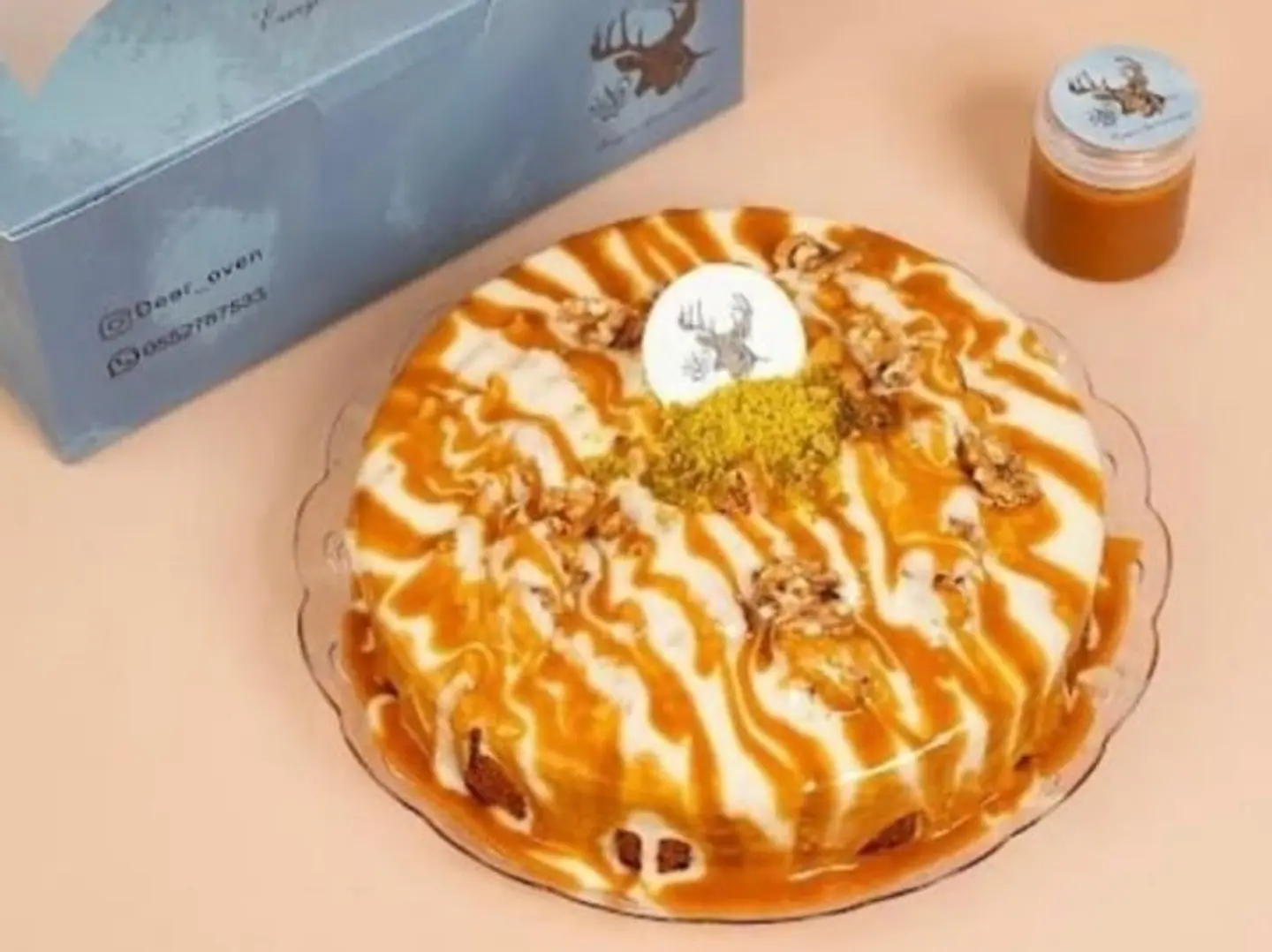 كيكة التمر بالبيكان مع صوص الكراميل