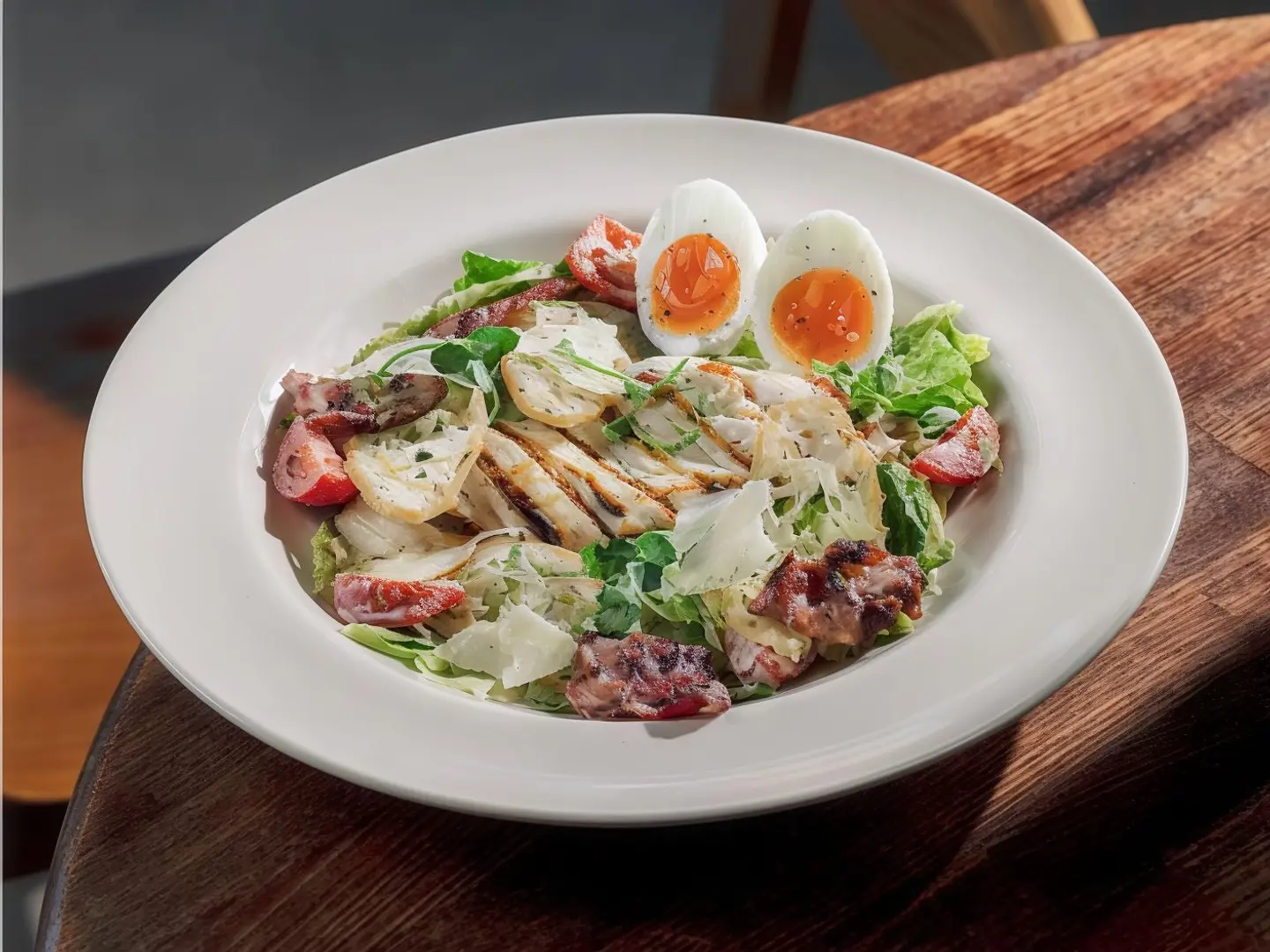 سلطة سيزر بالدجاج والثوم