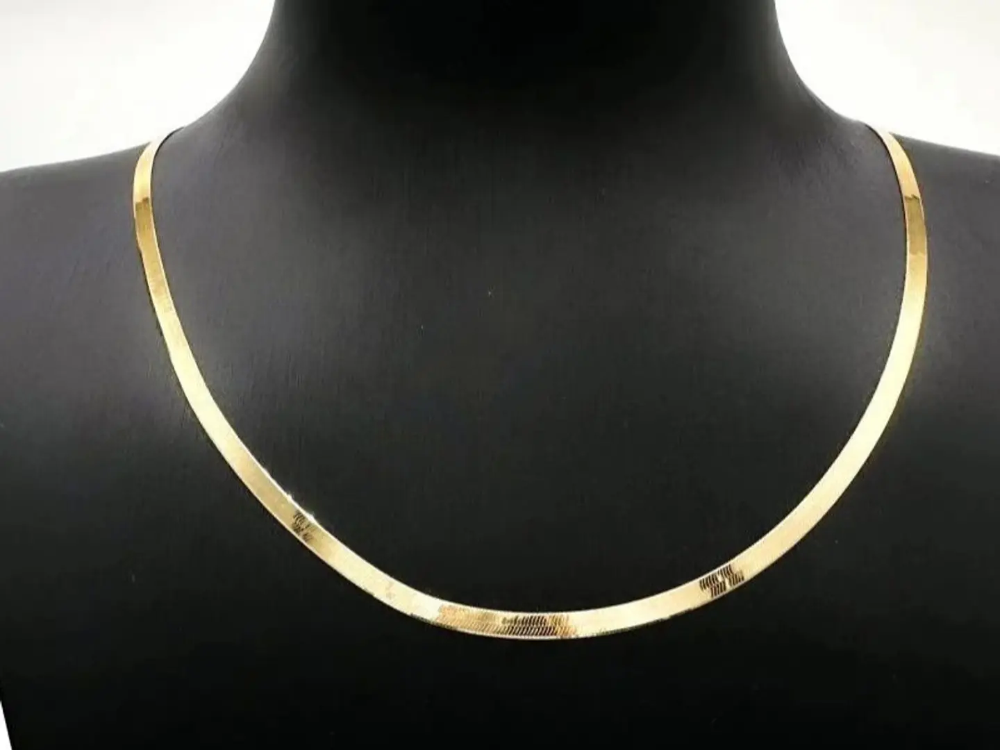 سلسال أنيق مطلي بالذهب