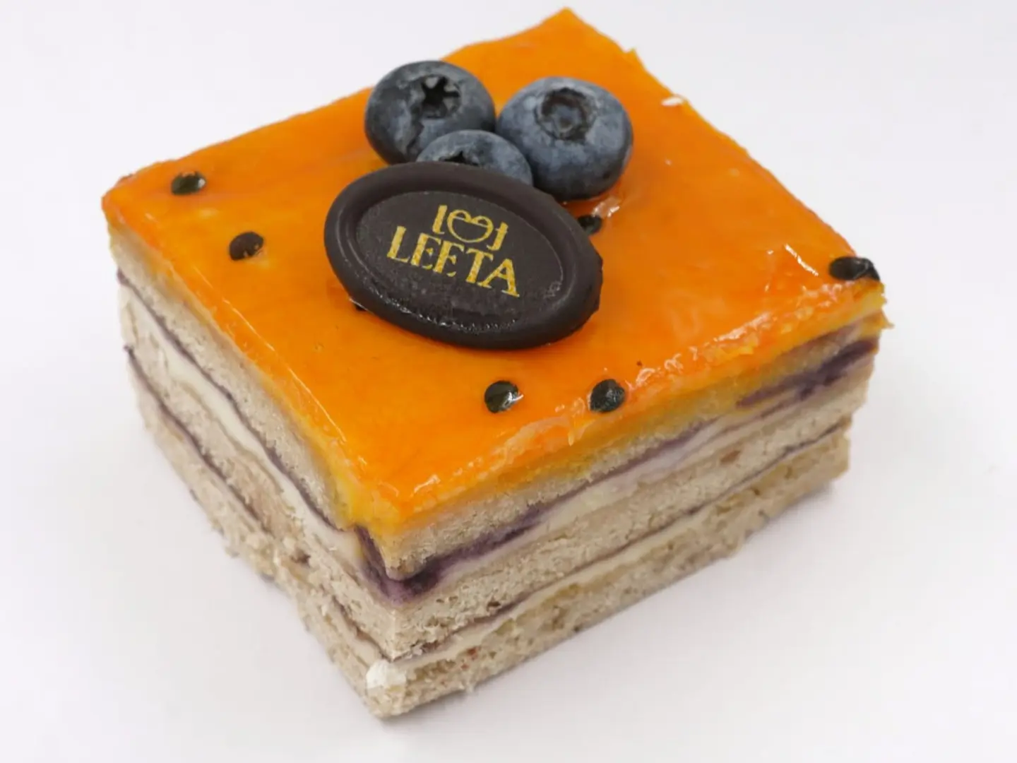 قطع كيك الباشن فروت