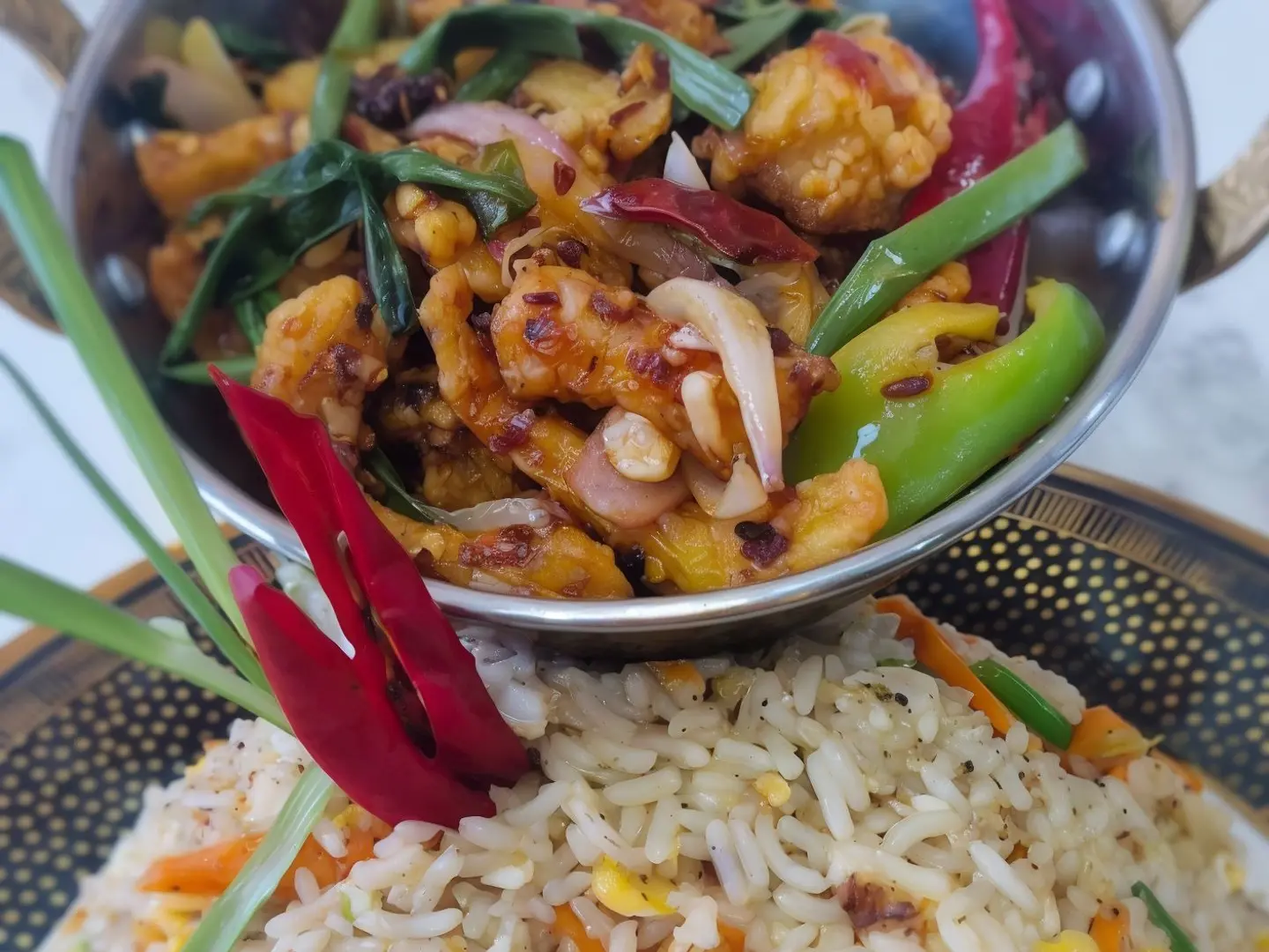 أرز مقلي بالبيض مع الحبار بالزبدة الساخنة