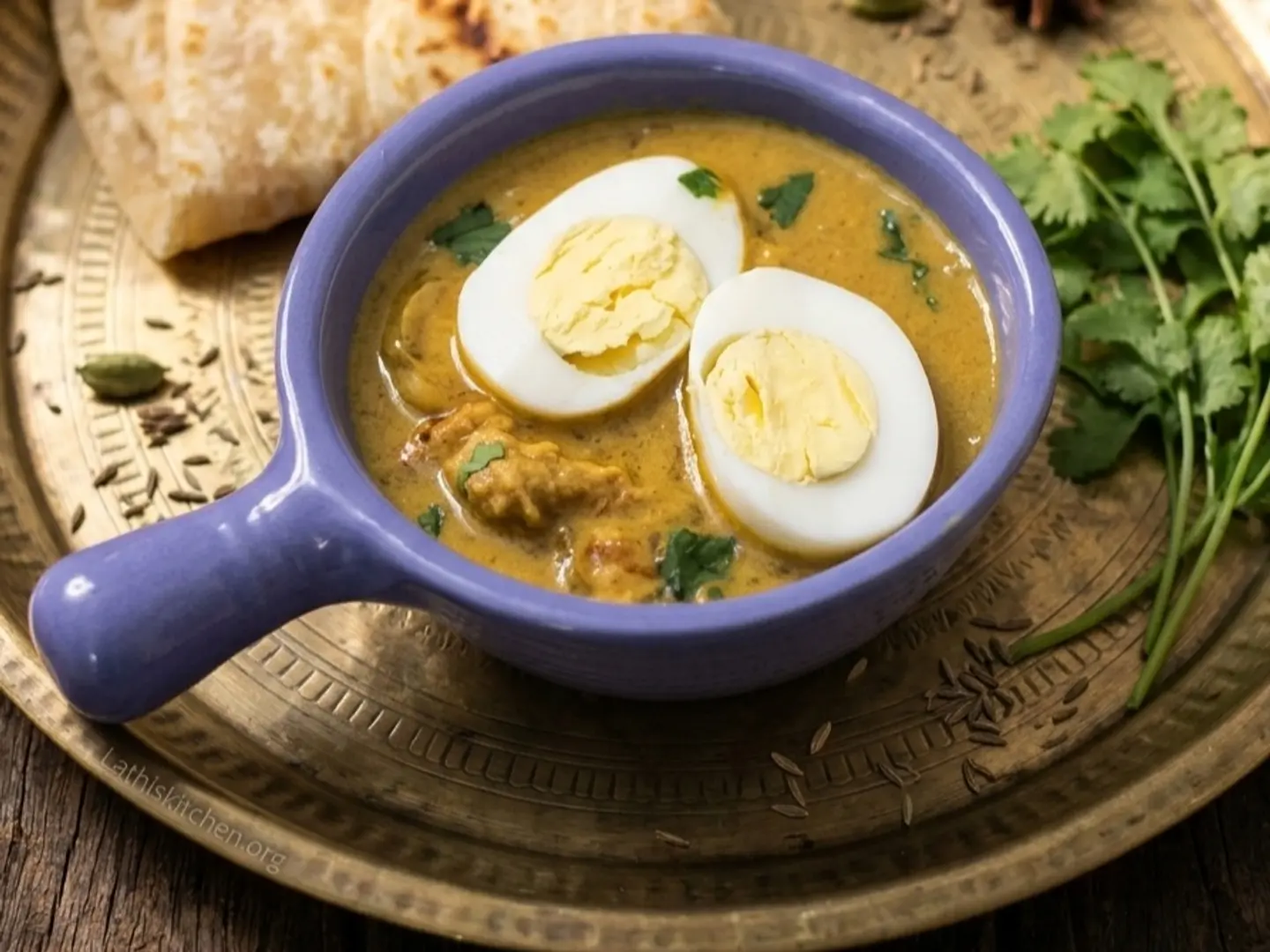 كاري البيض مع بيضة مسلوقة واحدة كوب صغير