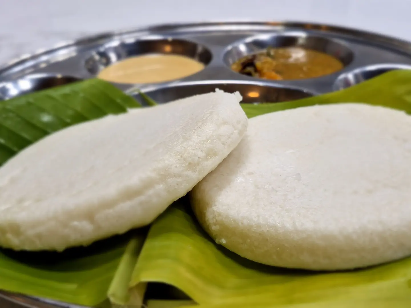 Thatte Idli (One Piece) With Sambar & Coconut Chutney