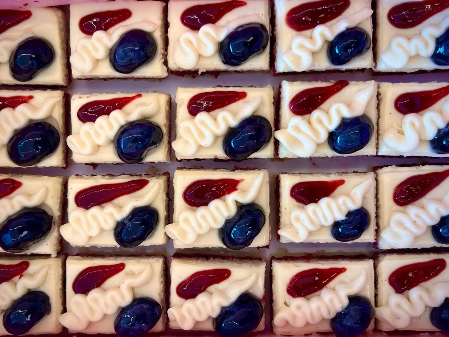 Vanilla Mix Berry Cake