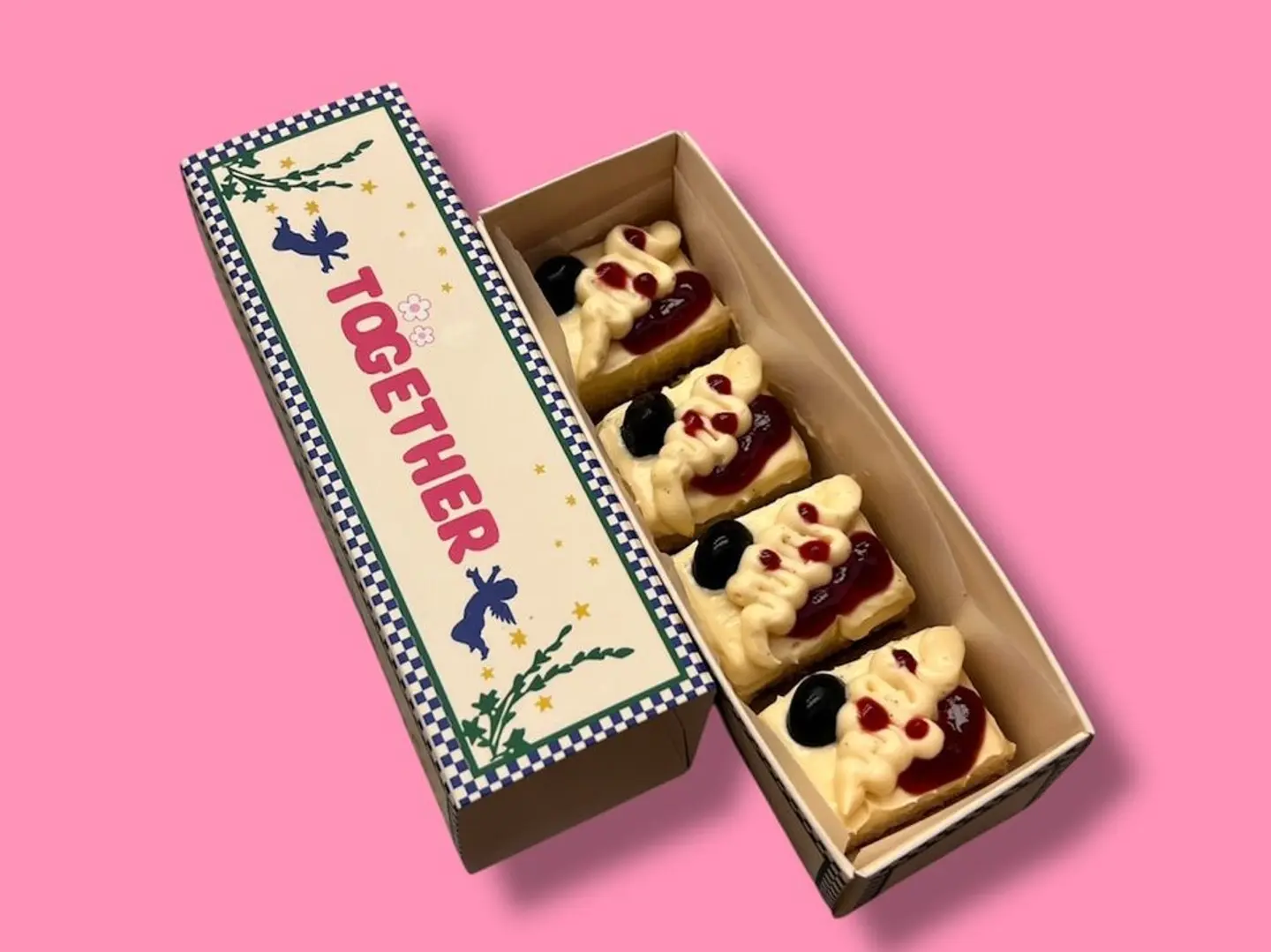 Vanilla Mix Berry Cake Small