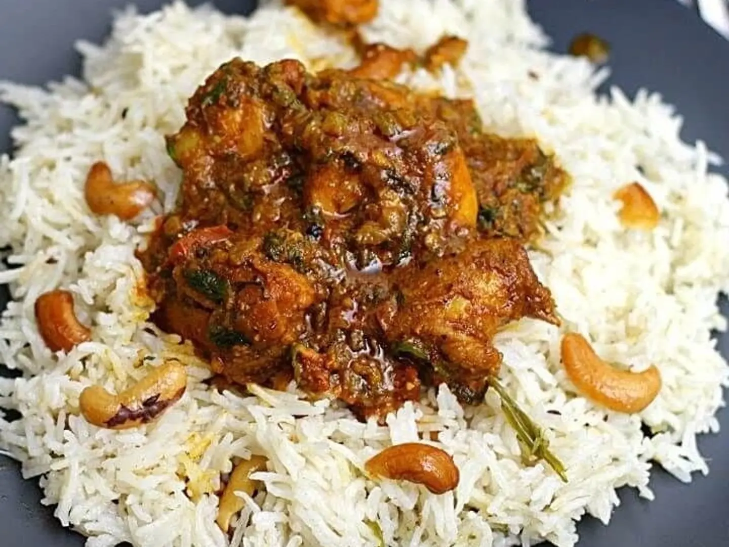 أرز بالكاري والدجاج مع السمن