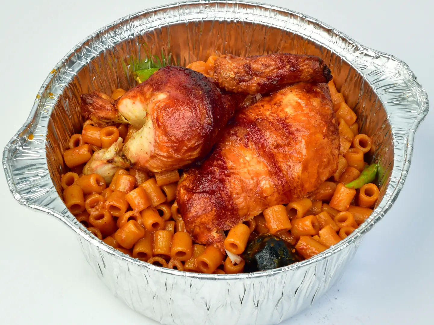 نصف شواية مع المكرونة الحمراء